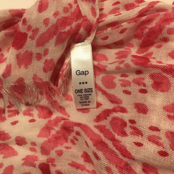 Gap Pink Ikat Fringe Scarf - Picture 2 of 4